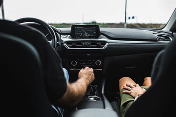 mulher, interior, homem, carro, viagem, turismo, passeio, direção, GPS, caixa de engrenagens, Casal