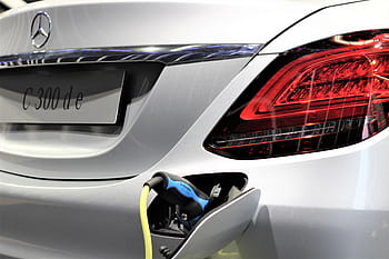 auto mercedes benz c 300 d e, elektrické nabíjení, dieselový hybrid, auto show zagreb 2018, moderní, vozidlo, alternativní, ekologický, ekologie, průmysl, budoucnost