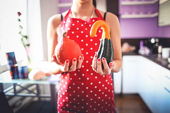 calabazas: ¿una ?, decorativas, calabazas, una, niña, halloween, cocina, mujeres, cocina doméstica, interiores, personas