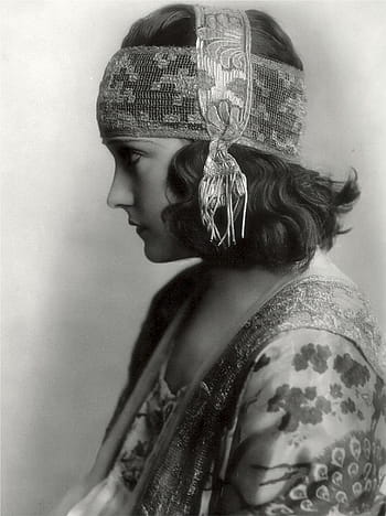 gloria swanson, american actress, singer, producer, fashion icon, silent film, star, movies, cinema, entertainment, classic