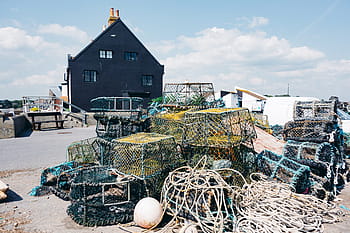 kreeftpotten, voorwerpen, vis industrie, zee, haven, buitenshuis, strand, kleurenbeeld, ingebouwde structuur, buitenkant van het gebouw, dag