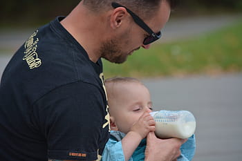 baby, feeding, milk, man, emotions, father, son, christopher street day, hamburg, gay, demonstration