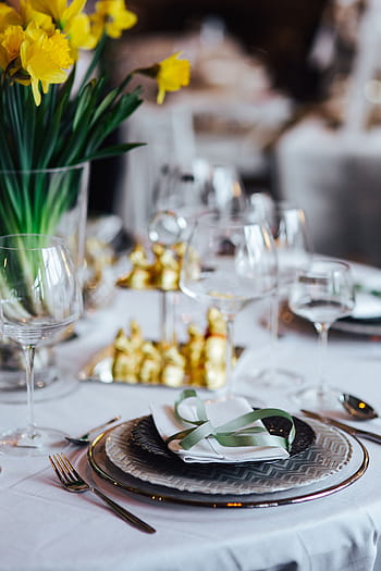 decoraciones de mesa, dorado, motivos, mesa, decoraciones, almuerzo, cena, restaurante, decoración, vasos, platos
