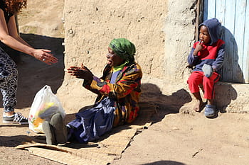 woman, sitting, wall, talking, daytime, Ask, Alms, Villager, Africa, Poverty, ask for alms