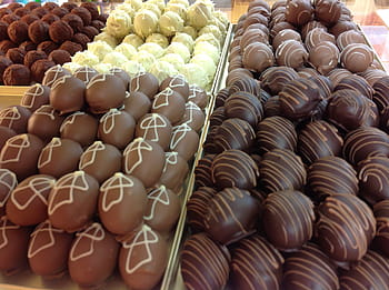 chocolate balls, chocolates, mozartkugeln, sweetness, chocolate, salt bug, chocolatier, confiserie, dessert, dark chocolate, fine chocolates