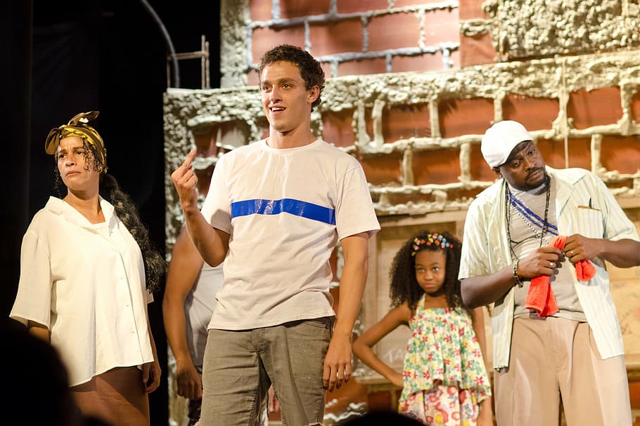 spectacle, favela, fernanda, sabença, gabriel, chadan, dwarf, berttines, kawane, cridemar, here in the
