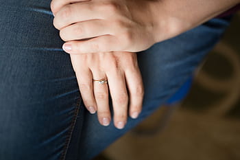 mulher, mãos, anel, close-up, jóias, jeans, pessoas, mão humana, mulheres, adultos, fêmeas