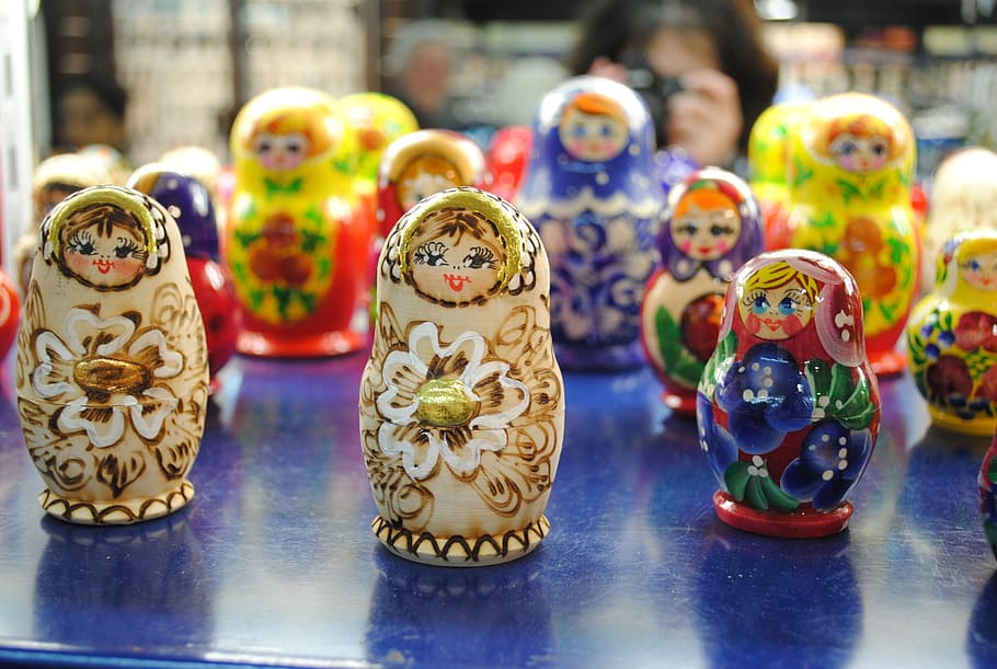 Matryoshka, ตุ๊กตา, รัสเซีย, แบบดั้งเดิม, สาธารณรัฐเช็ก, มีสีสัน, ทำด้วยมือ, ของที่ระลึก, ตุ๊กตาทำรังรัสเซีย, วัฒนธรรม, Babushka