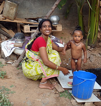 india, mother, baby, bathing, child, culture, people, poverty, smiling, developing Countries, outdoors