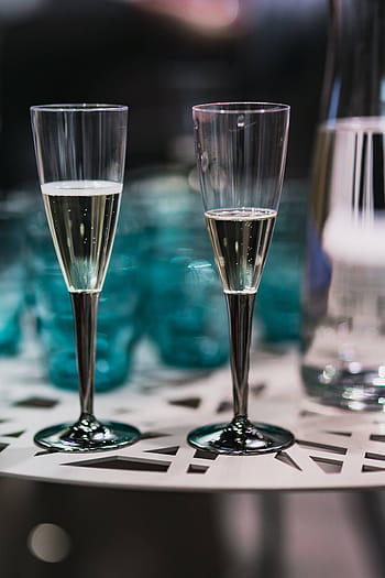 テーブル、 シアングラス、 白、 シアン、 グラス、 ドリンク、 ガラス製品、 飲用グラス、 お祝い、 アルコール、 カクテル