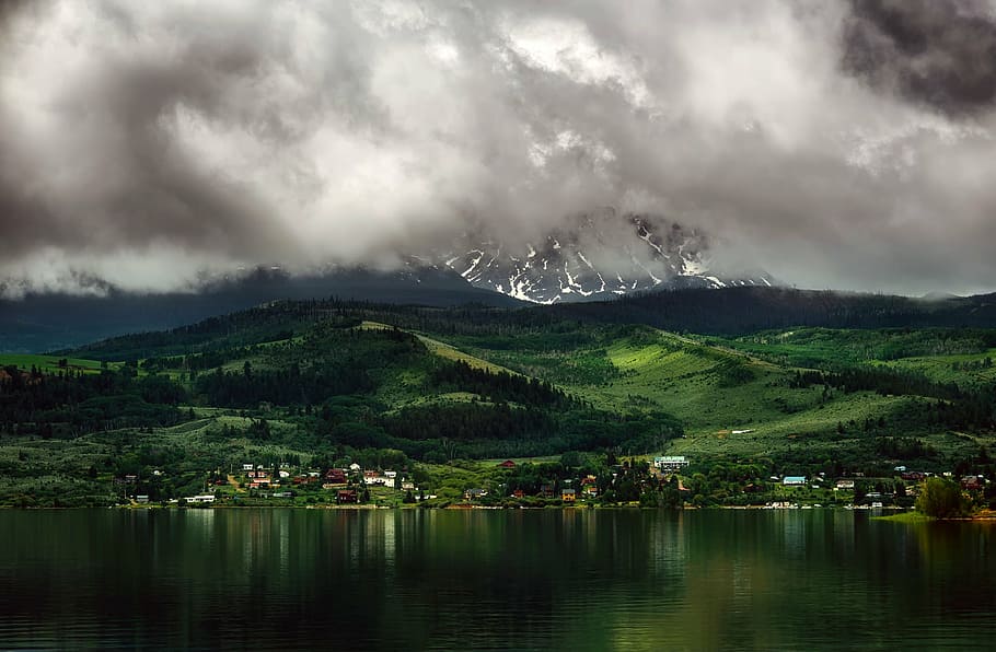fotografie, zelená, hora, colorado, západ slunce, soumrak, hory, nebe, mraky, sníh, řeka