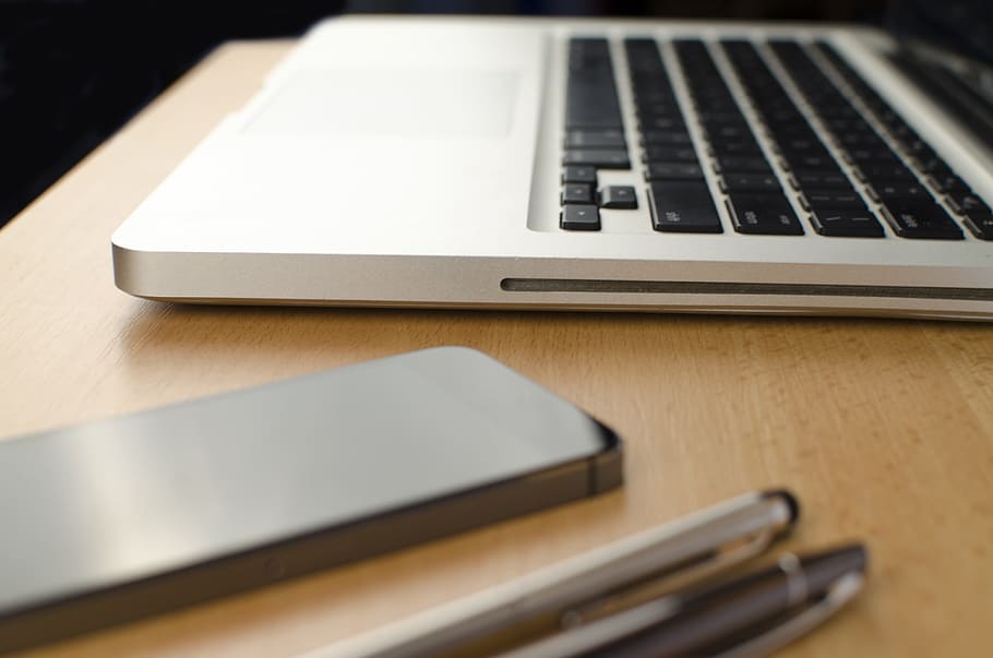 stříbrná macbook, pro, stůl, Domov, lavice, laptop, počítač, pracovního prostoru, podnikání, kancelář, práce