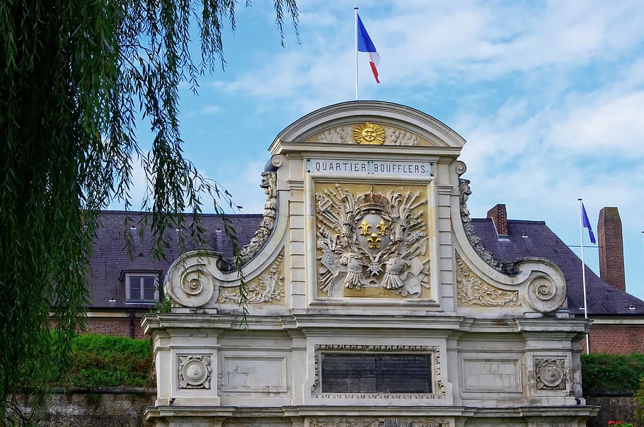 lille, citadel, pediment, drawbridge blazon, military, history, fortification