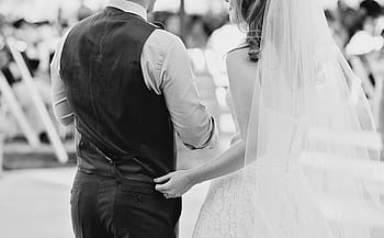 Graustufenfotografie, Frischverheiratetes Paar, Menschen, Mann, Frau, Paar, Ehe, Hochzeit, Veranstaltung, formal, Kleid
