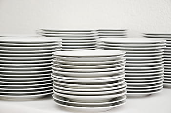 tumpukan, putih, keramik, piring, peralatan makan, tumpukan piring, bilas, mencuci piring