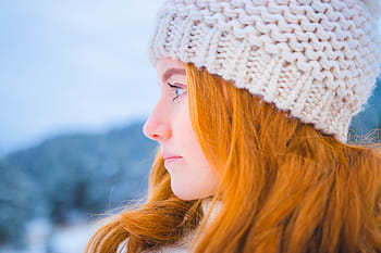 žena, nošení, plést, víčko, hledá, bokem, detailní, fotografování, lidé, Studený, počasí