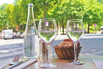 dva, Průhledná, vinné skleničky, restaurace, pouliční kavárna, chléb, minerální voda, pokryté, jíst, gastronomie, venkovní