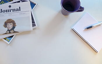 pero, notebook, vedle, pohár, noviny, papír, materiál, informace, článků, káva, kancelář