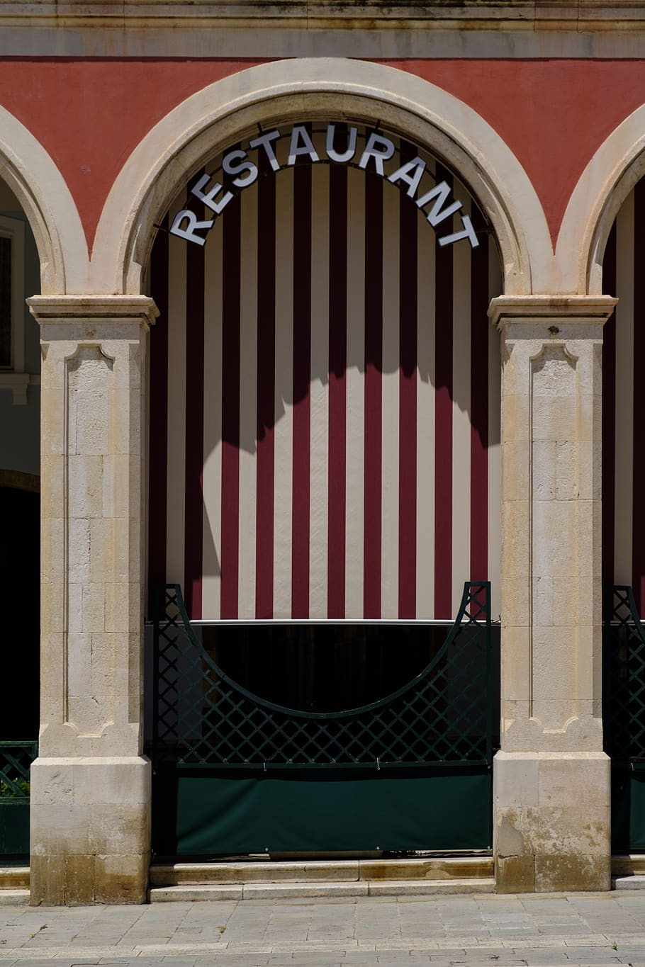 restaurace, bar, kavárna, gastronomie, okno, dveře, fotbalová branka, oblouk, otevírací, budova, kupón