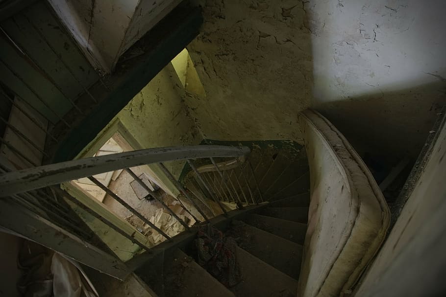 schodiště, schody, starý, spustit dolů, zničeny, matrace, zanechat, opustit, zřícenina, špinavý, architektura, uvnitř