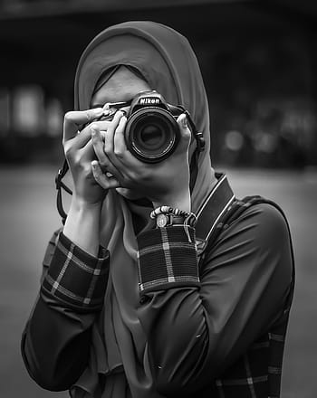fotografia in scala di grigi, donna, presa, foto, utilizzando, macchina fotografica Nikon, fotografo, ritratto, hijab, bianco e nero, nikon