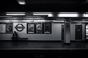 homme, attend, seul, plate-forme de tube, Londres, souterrain, tube, Plate-forme, métro londonien, personnes, métro