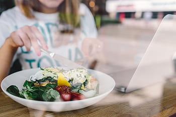 閉じる、 画像、 若い、 女性、 食べること、 クラシック、 朝食、 レストラン、 朝、 健康的です、 食事