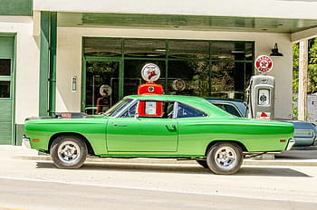 zelená, závoďák, zaparkováno, benzínová stanice, klasické auto, starožitné plynové čerpadlo, Limetkově zelená, vinobraní, retro, čerpací stanice, plyn