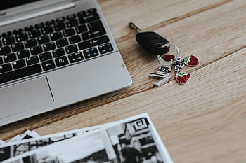 fotos, laptop prateado, smartphone, chaves do carro, lápis, câmera, Preto e branco, prata, computador portátil, caderno, fotografia
