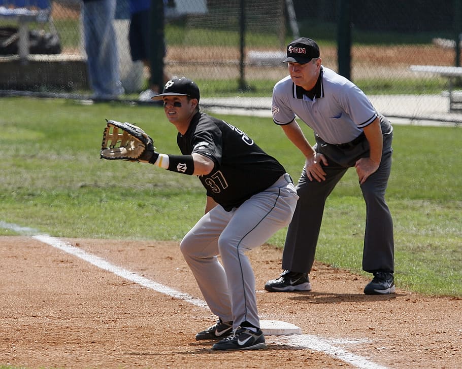 baseball, První základna, rozhodčí, hra, soustředit se, koncentrace, sport, pole, hráč, špína, tráva