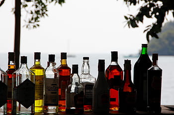 viinipullot, pöytä, alkoholi, pullot, laskuri, baari, alkoholisti, brandy, juomat, juoda, korkki