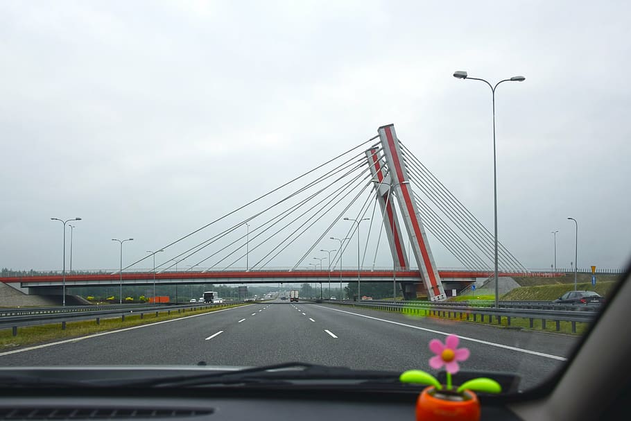 Dálnice, nákladní automobily, způsob, pohled z auta, viadukt, výlet na dovolenou, rychlý kůň, dekorace na sklo, sedmikráska, pruh, na předním sedadle
