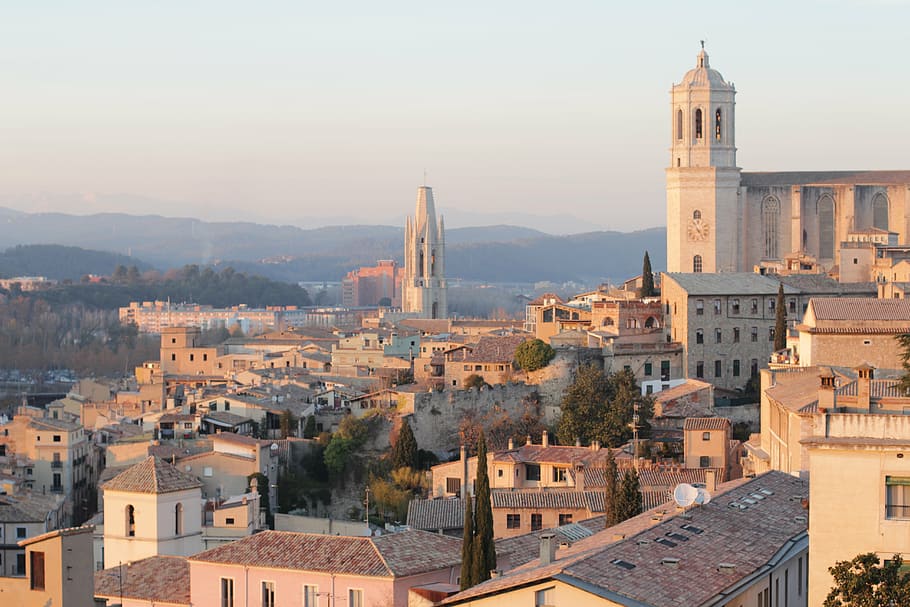 letecký, fotografování, bílý, beton, budov, město, západ slunce, girona, domy, krajina, kostel