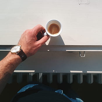 espresso, hodiny, káva, ruce, pohled shora, bílé pozadí, muži, lidské ruky, pohár, káva - nápoj, lidé