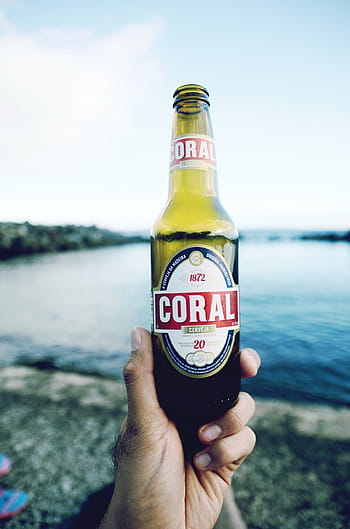人、 持株、 1872年、 サンゴ、 cerveta 20ボトル、 ドリンク、 ビール、 cerveja、 水、 人々、 手