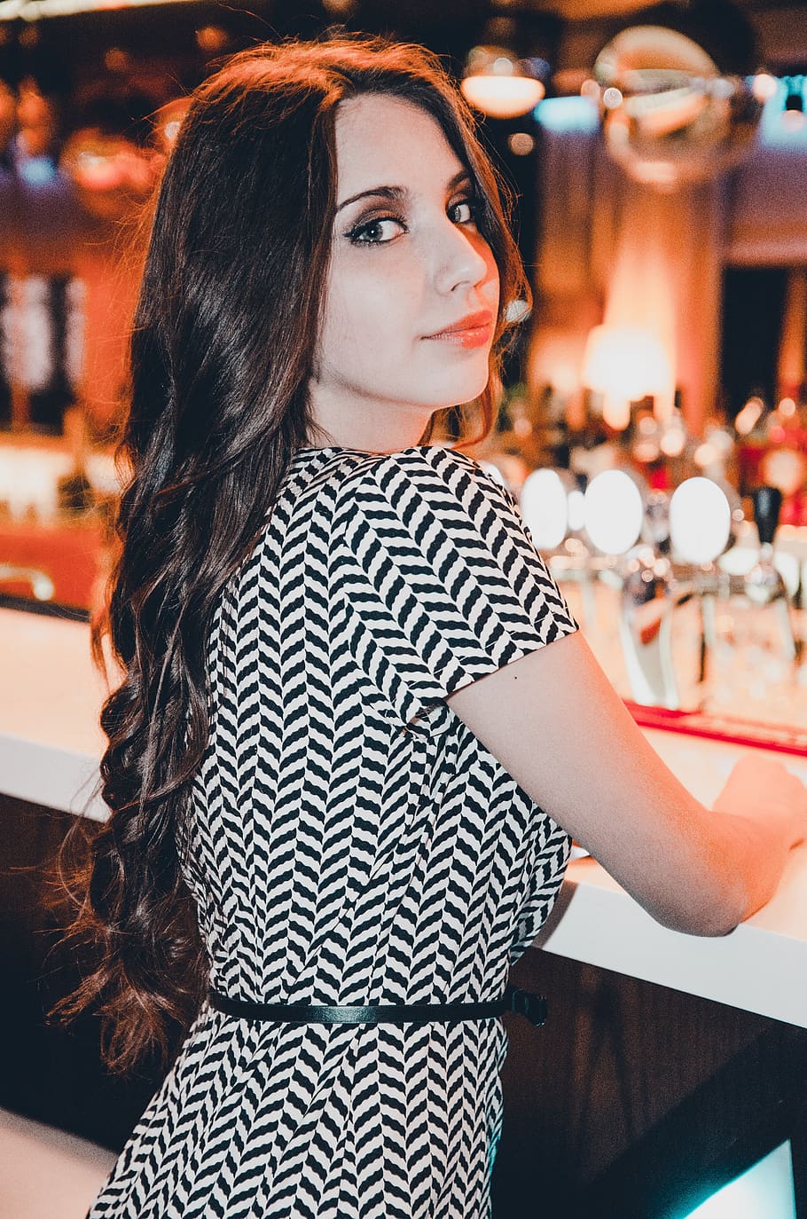 one person, young adult, young women, portrait, real people, leisure activity, looking at camera, lifestyles, beauty, women, beautiful woman
