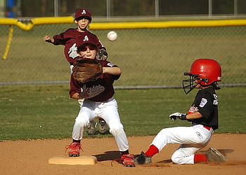 baseman, úlovek, míč, vedle, urážlivý, hráč, posuvné, vůči, báze, baseball, malá liga