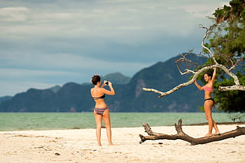 tropical, playa, niñas, mujeres, foto, disparar, tomar, posando, isla, arena, cielo