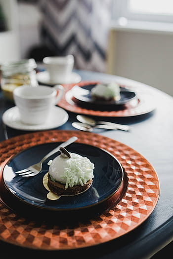 甘い、 少し、 白、 チョコレートデザート、 青、 ソーサー、 ケーキショップ、 ホワイトチョコレート、 デザート、 ケーキ、 食品