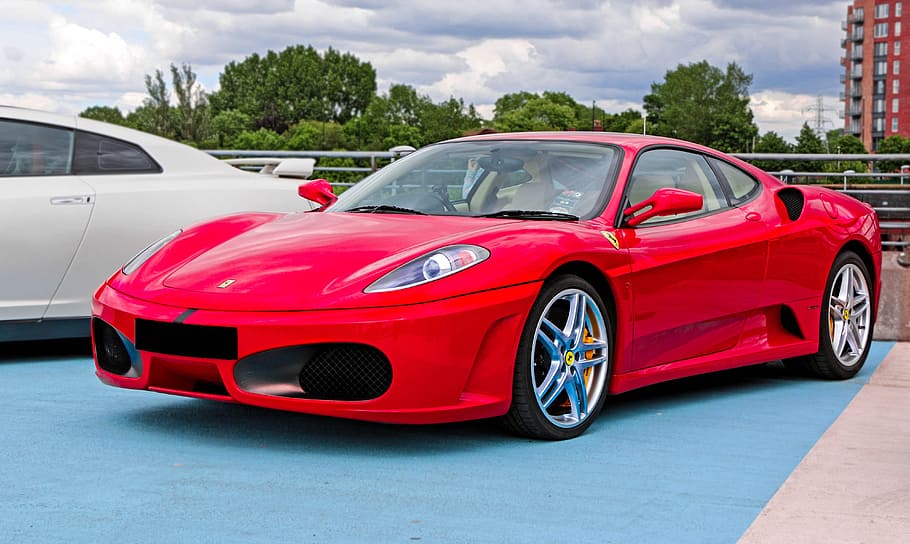 Červené, ferrari sportovní kupé, vedle, bílý, auto, během dne, supercar, automobil, design, automobilového průmyslu, vozidlo