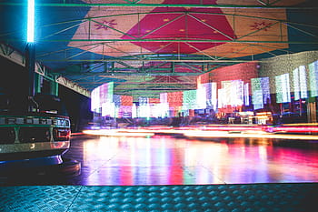 Warna-warni, Mobil Bemper, Pasar malam, adil, kesenangan, paparan panjang, malam, lalu lintas, Adegan perkotaan, transportasi, arsitektur
