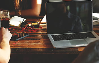 macbook, pro, hnědý, dřevěný, stůl, macbook pro, laptop, počítač, technologie, tým, Setkání
