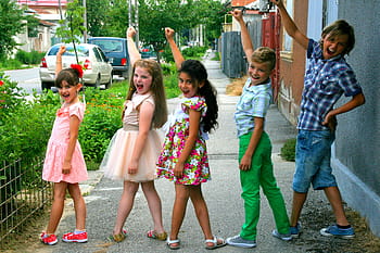 five, children, raising, right arms, green, bush, right, arms, kids, the gang, play