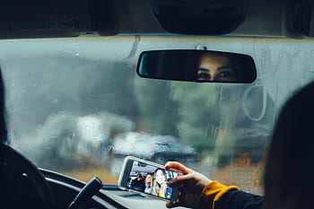 Person, halten, Weiß, Smartphone, klar, Fall, nehmen, Selfie, Sitzung, Innerhalb, Fahrzeug