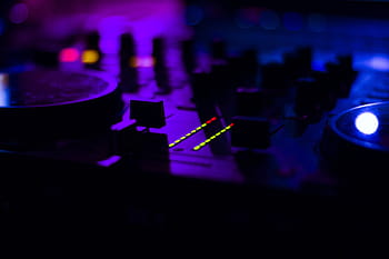 tilt-shift fotografering, dj controller, dj, klub, parti, mixer, udstyr, musik, teknologi, indendørs, kunstkultur og underholdning