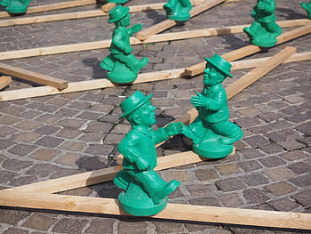 green men, art, artwork, a symbol of unity, unit symbol, little green man, frankfurter römerberg, frankfurt, places of interest, old town, males
