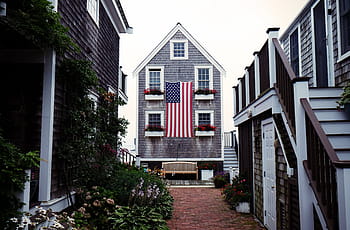 grau, rot, Blütenblätter, neben, Haus, Amerika, Flagge, Beton, geschossig, tagsüber, amerikanisch