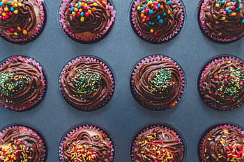 cupcakes, dessert, icing, chocolate, sprinkles, food, sweets, treats, baking, muffins, christmas
