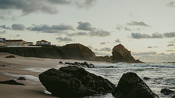 grigio, formazione rocciosa, costa, villaggio, vicino, spiaggia, foto, mare, oceano, acqua, onde
