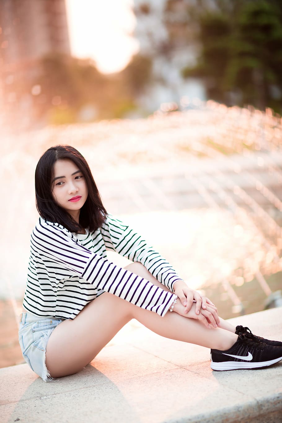 selective, focus shot, woman, sitting, girl, model, young, tshirt, person, t-shirt, outdoor